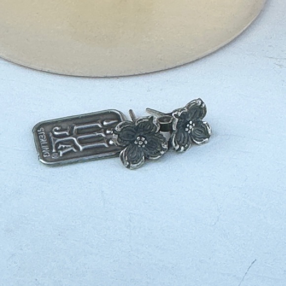Vintage Retired Rare James Avery Dogwood Post Earrings - Sterling Silver .925 - Picture 6 of 11